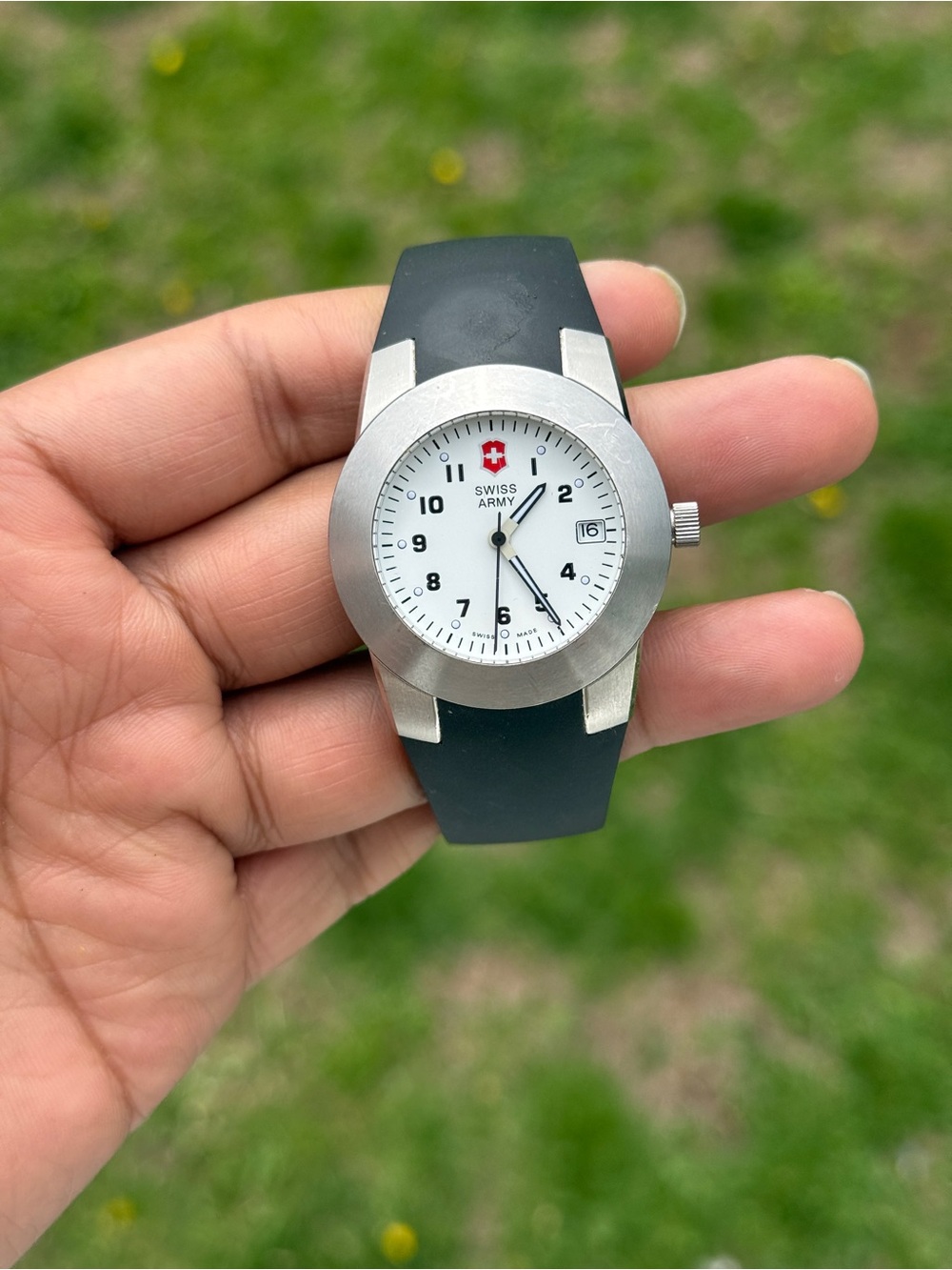Victorinox Swiss Army Watch 100M Men's 40mm Silver black rubber strap - Picture 7 of 8